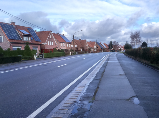 Het Vlaamse Agentschap Wegen en Verkeer vervangt de bestaande betonnen fietspaden langs de N353 in Avelgem Het Vlaamse Agentschap Wegen en Verkeer vervangt de bestaande betonnen fietspaden langs de N353