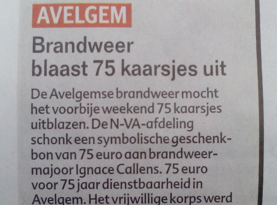 N-VA Avelgem overhandigt geschenk aan de jarige Avelgemse brandweer. N-N-VA Avelgem overhandigt geschenk aan de jarige Avelgemse brandweer.